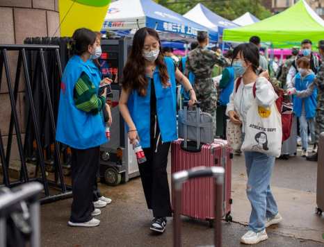 我们喜迎3617名2022级省内新生入学报到