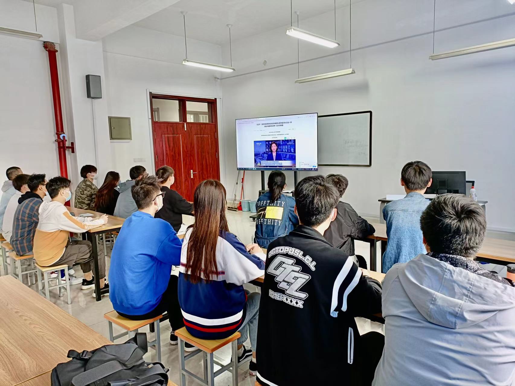 bw必威西汉姆联官网师生热议习近平总书记在中国人民大学考察时的重要讲话精神