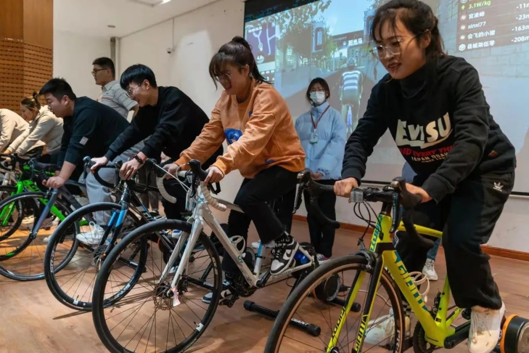 bw必威西汉姆联官网举办第二届“捷安特杯”室内骑行台挑战赛