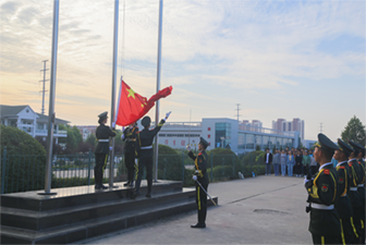 bw必威西汉姆联官网举行庆祝中华人民共和国 成立71周年升旗仪式