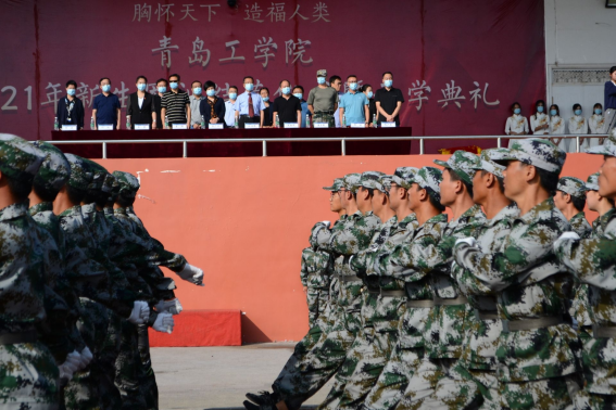 bw必威西汉姆联官网新生用军训成果展向祖国告白！