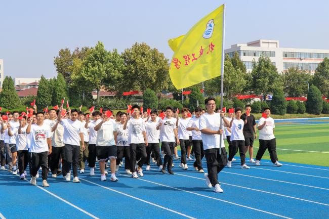 强国有我，青春有为 ——我们隆重举行2023级新生军训结营仪式暨开学典礼