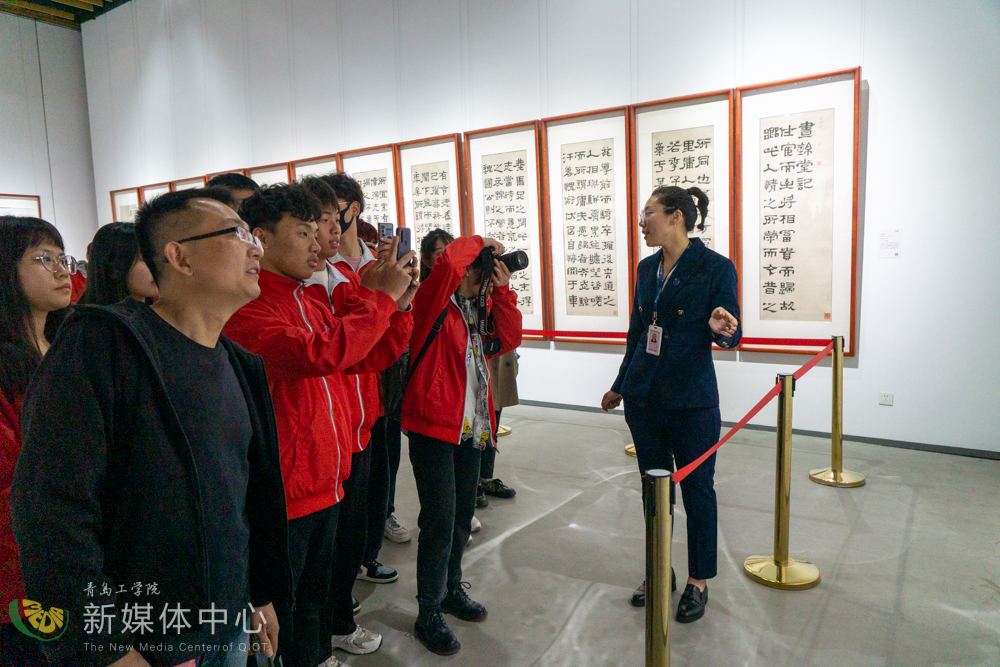 校馆合作共建育人新基地 bw必威西汉姆联官网与青岛宝龙美术馆举办校企合作签约仪式